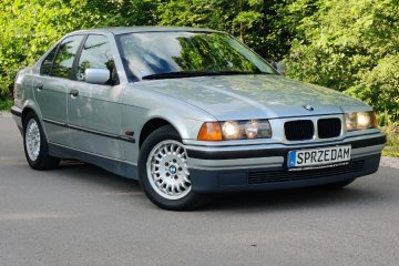 BMW 320i Niski Przebieg 39 tyś. Super Stan Klima Sedan